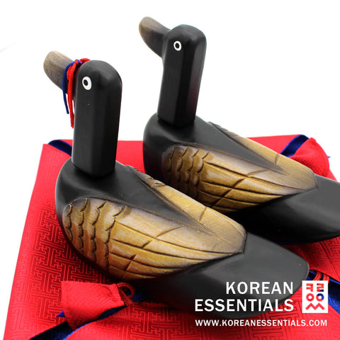 Hand-carved Wedding Duck: Black Goose